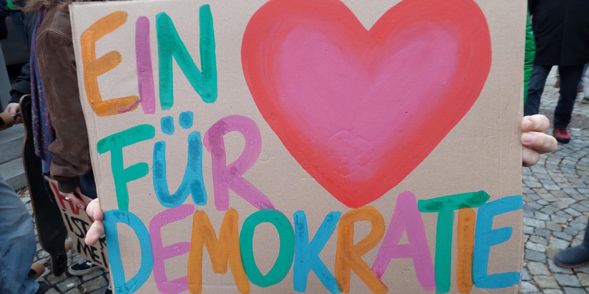26-11-10 Demokratie stärken
