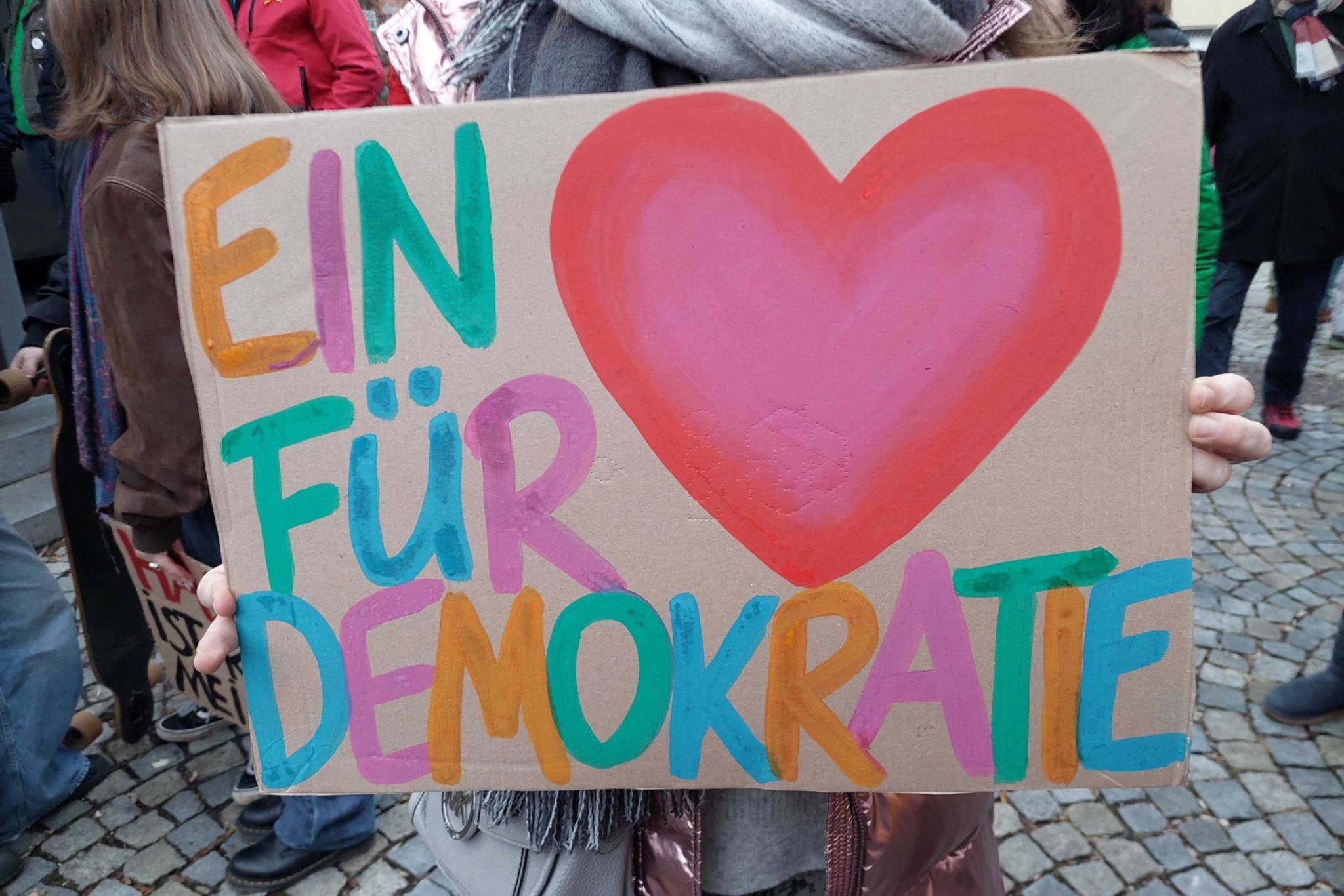 26-11-10 Demokratie stärken