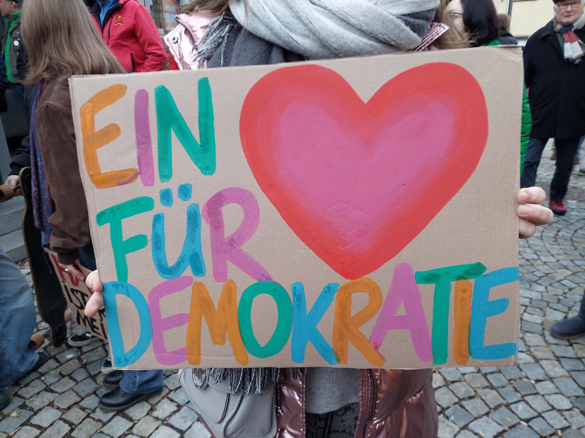 26-11-10 Demokratie stärken
