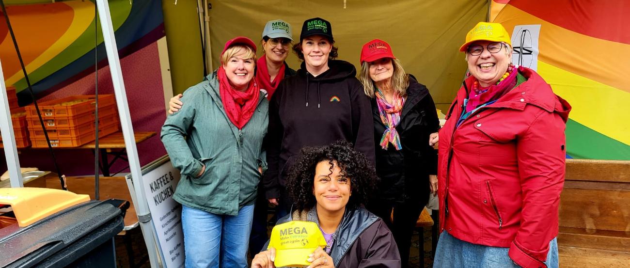 Yasmin Raimundo, Regina Schulz und das Team des Mentorats beim CSD Aachen