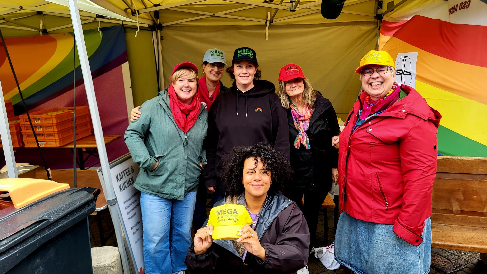 Yasmin Raimundo, Regina Schulz und das Team des Mentorats beim CSD Aachen