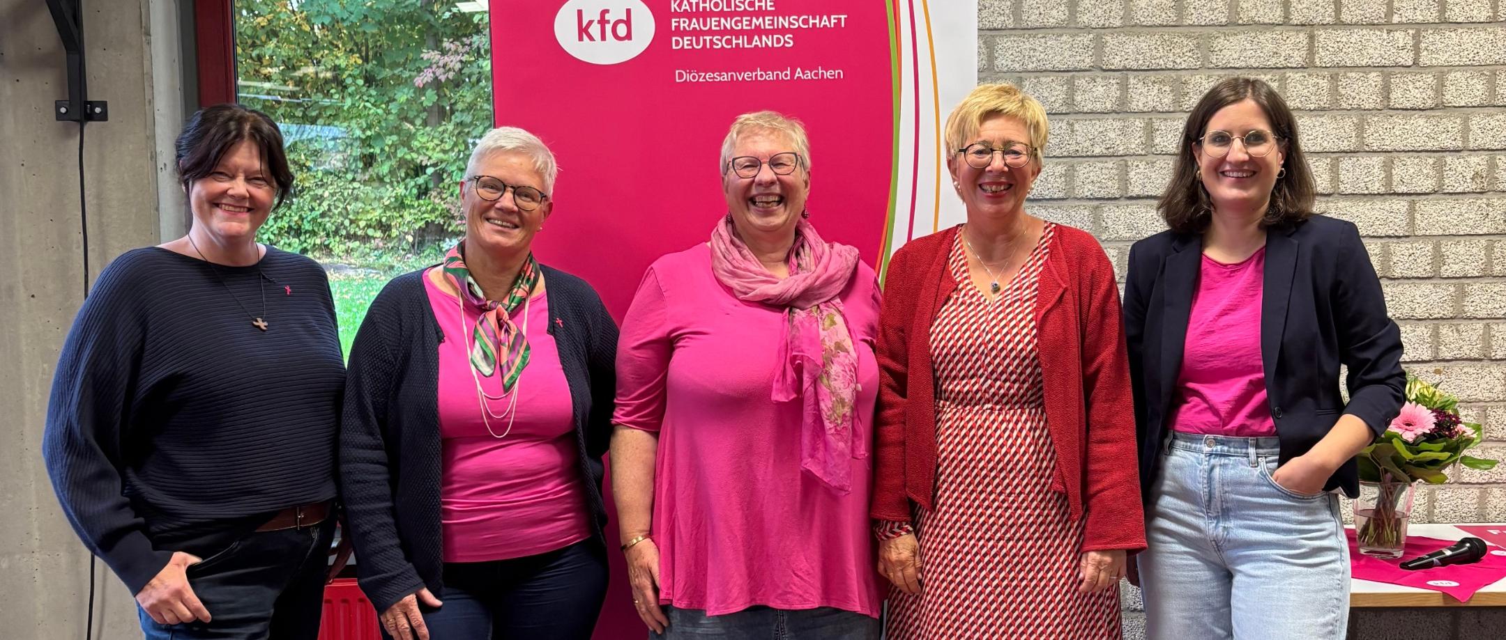 Neuer Diözesanvorstand der kfd Aachen (v.l.n.r.): Regina Schmidt, Gabi Vogt, Regina Schulz, Claudia Kolletzki und Yasmin Raimundo