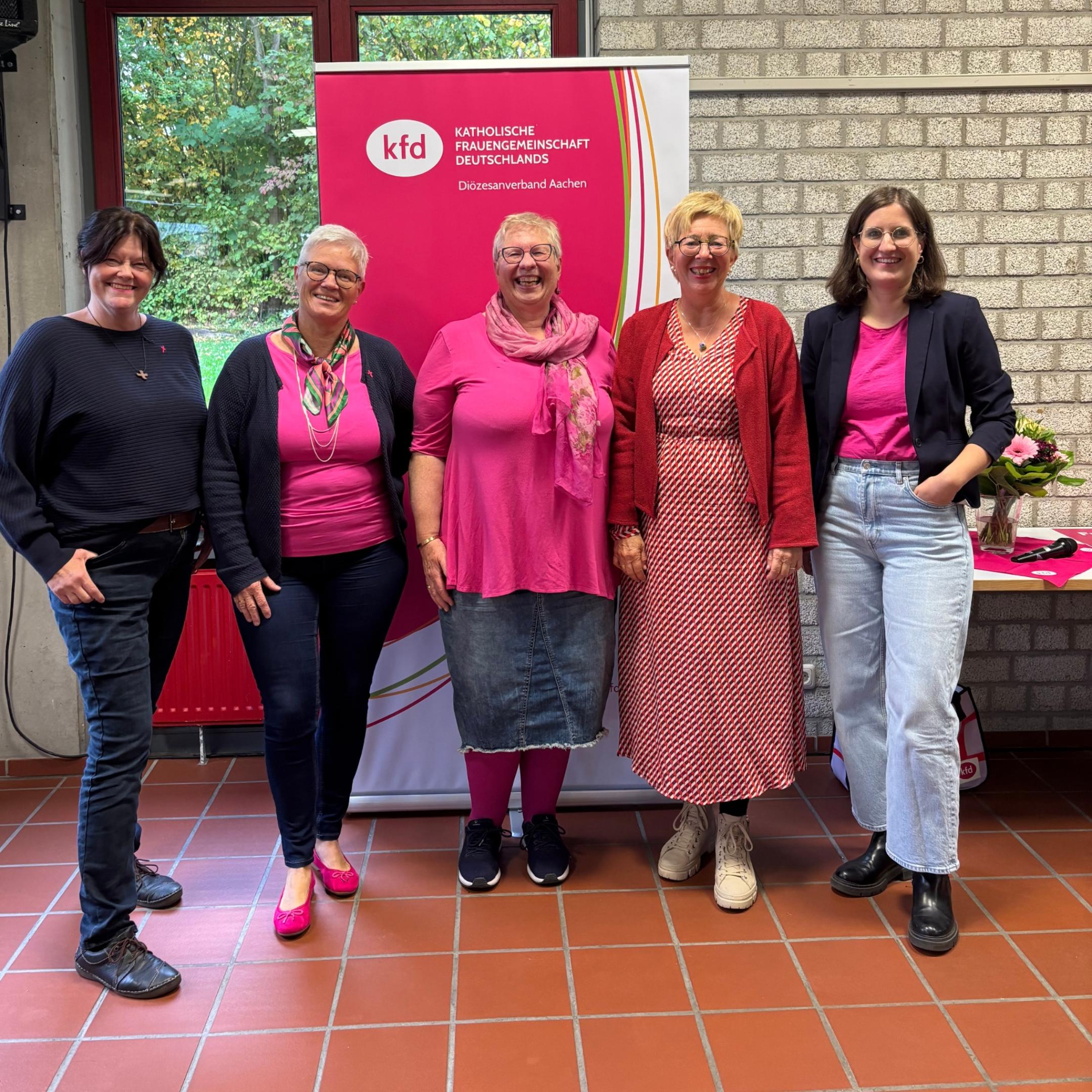 Neuer Diözesanvorstand der kfd Aachen (v.l.n.r.): Regina Schmidt, Gabi Vogt, Regina Schulz, Claudia Kolletzki und Yasmin Raimundo