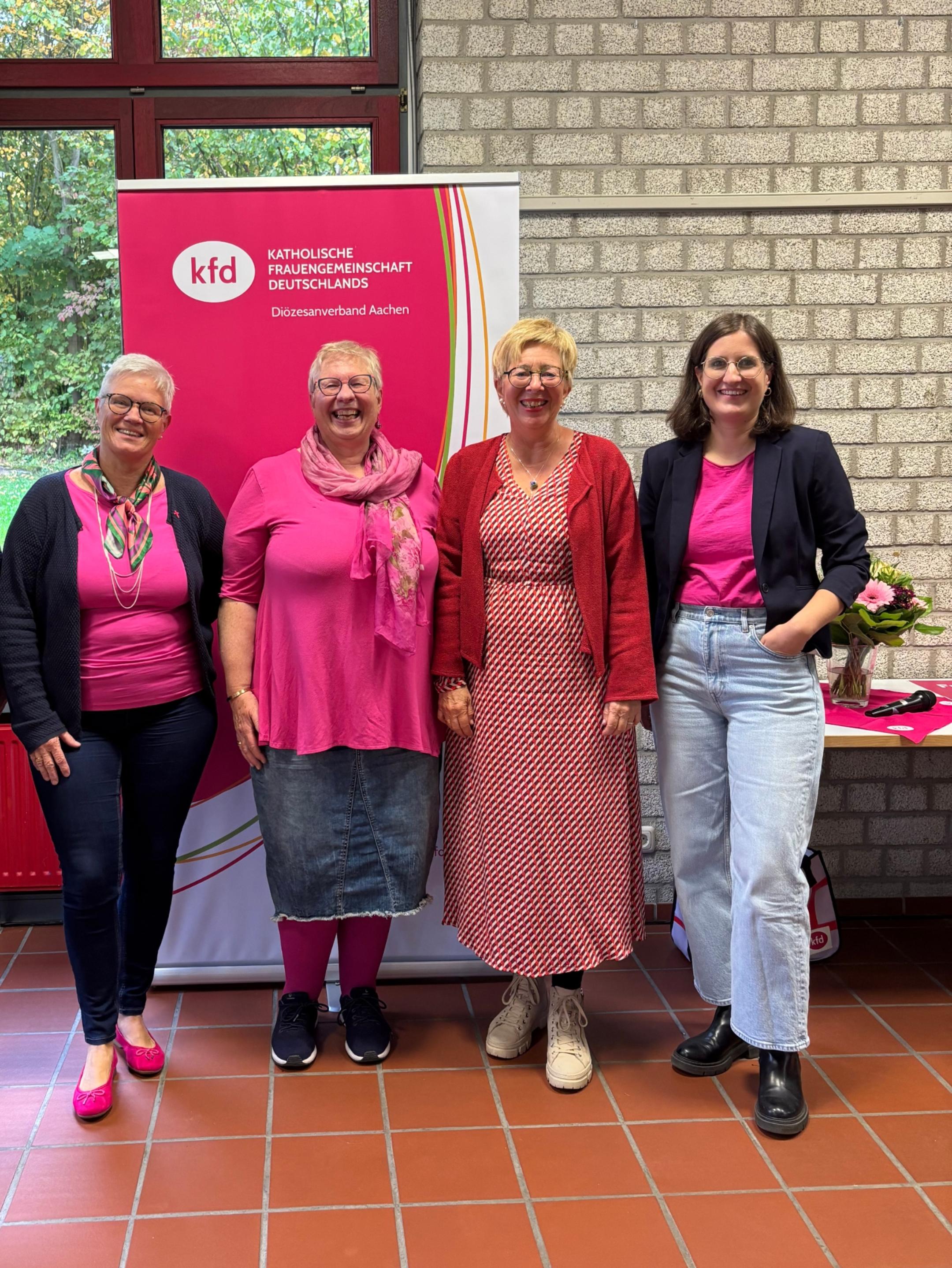 Neuer Diözesanvorstand der kfd Aachen (v.l.n.r.): Gabi Vogt, Regina Schulz, Claudia Kolletzki und Yasmin Raimundo