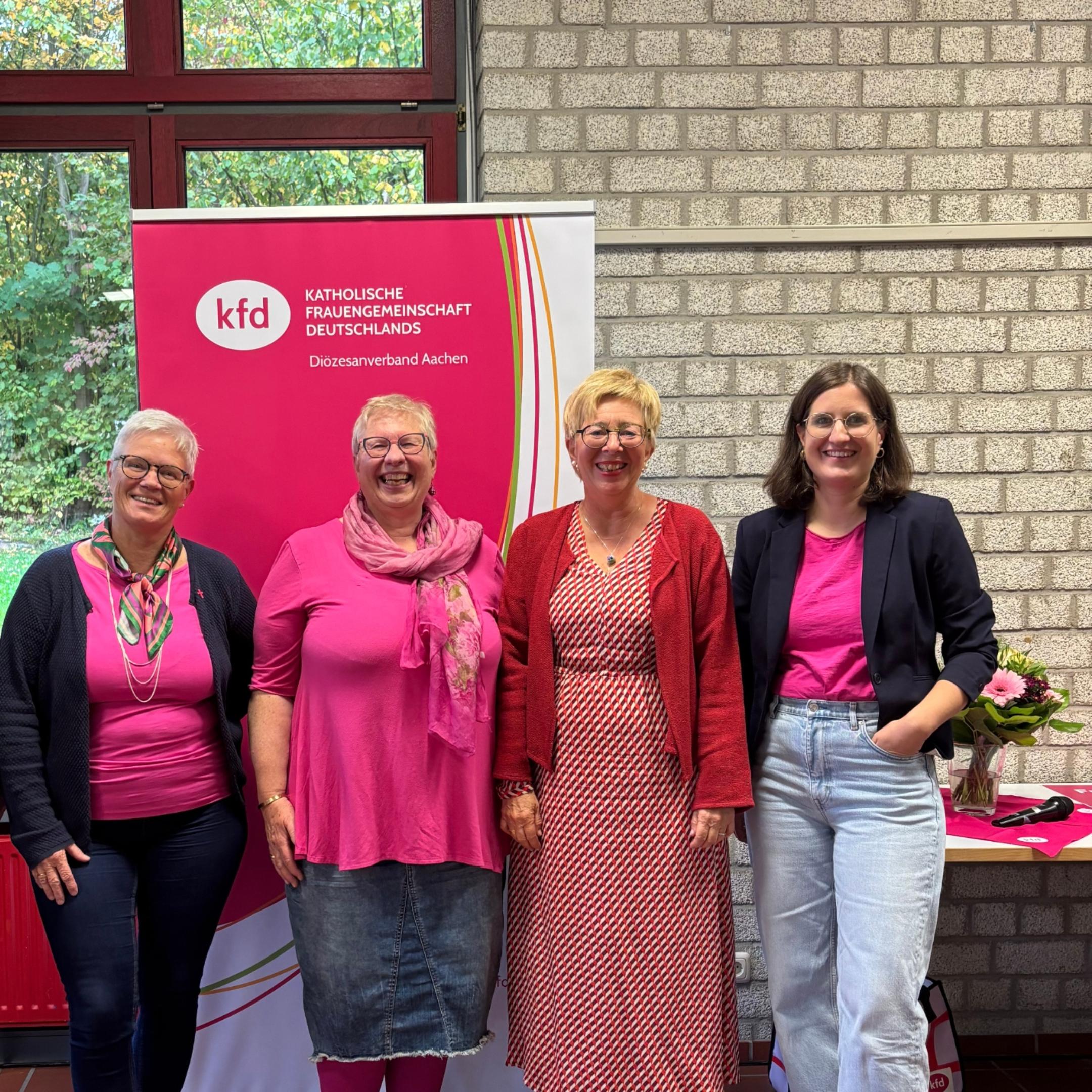 Neuer Diözesanvorstand der kfd Aachen (v.l.n.r.): Gabi Vogt, Regina Schulz, Claudia Kolletzki und Yasmin Raimundo