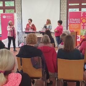 Podium zu Frauen in der Politik beim kfd Diözesantag 2025: Christa Nickels, Sabine Bausch, Natalie Mittler und Ye-One Rhie (v. l. n. r.)