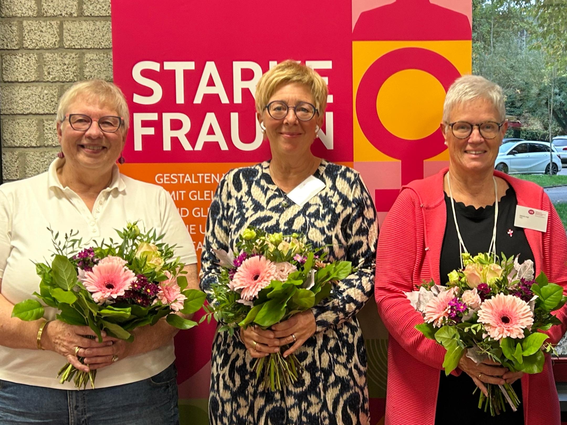 Die am 10.10.2025 neu gewählten Mitglieder des kfd-Diözesanvorstands: Vorsitzende Regina Schulz, stellvertretende Vorsitzende Claudia Kolletzki und Gabriele Vogt (v.l.n.r.)