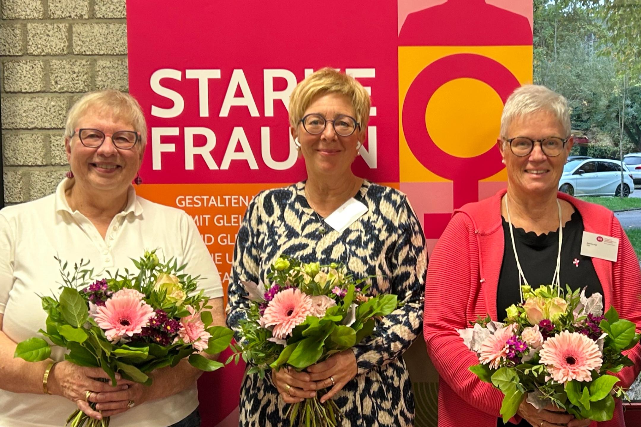 Die am 10.10.2025 neu gewählten Mitglieder des kfd-Diözesanvorstands: Vorsitzende Regina Schulz, stellvertretende Vorsitzende Claudia Kolletzki und Gabriele Vogt (v.l.n.r.)
