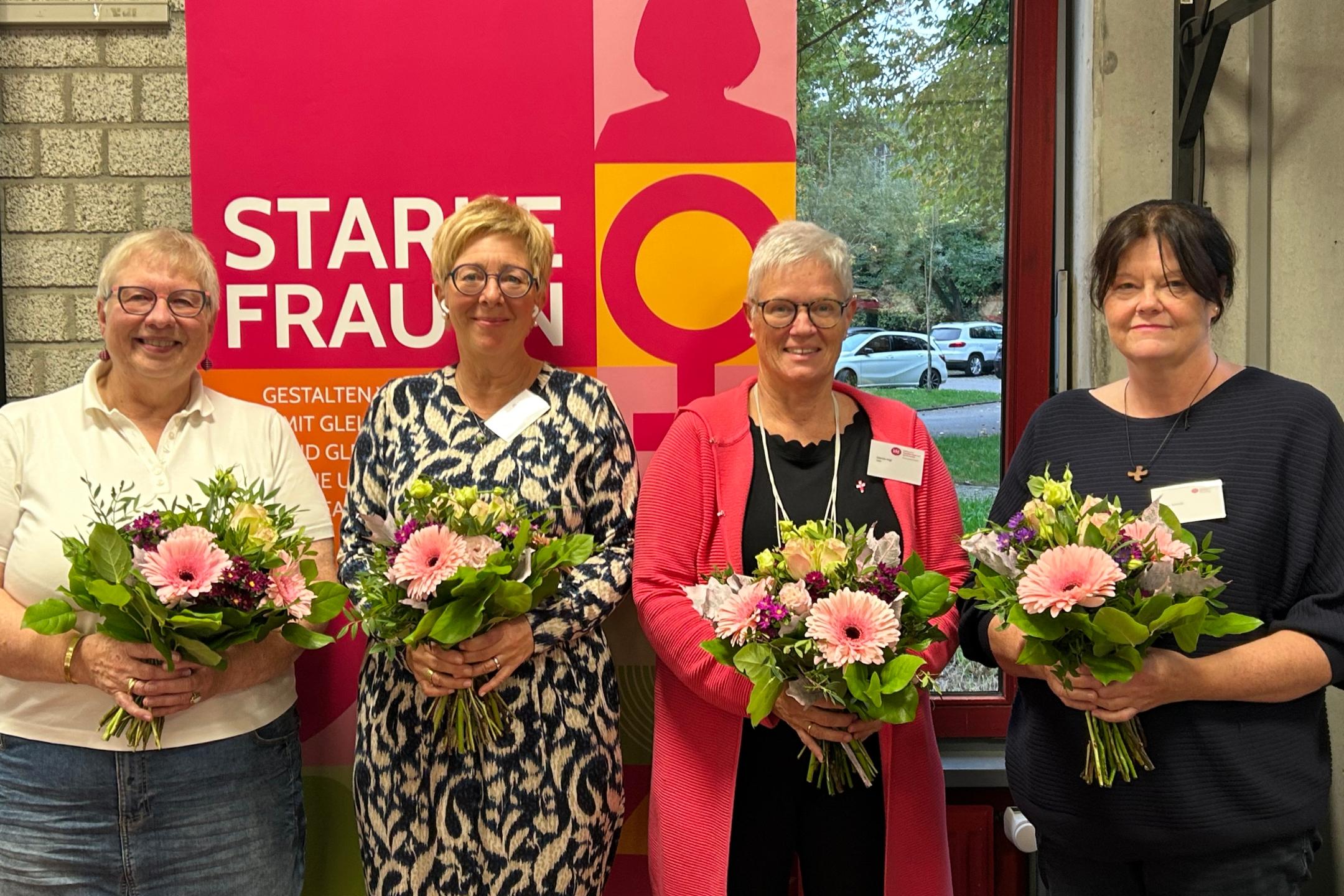 Die am 10.10.2025 neu gewählten Mitglieder des kfd-Diözesanvorstands: Vorsitzende Regina Schulz, stellvertretende Vorsitzende Claudia Kolletzki und Gabriele Vogt sowie Regina Schmidt (v.l.n.r.)