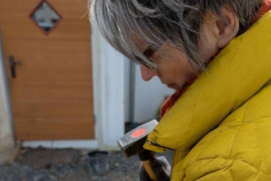Eine Apostelin, der man nahekommt, fand sie interessant: Künstlerin Sonja Toepfer hatte nur gut ein halbes Jahr Zeit, um einen individuellen Leuchter zu schaffen.
