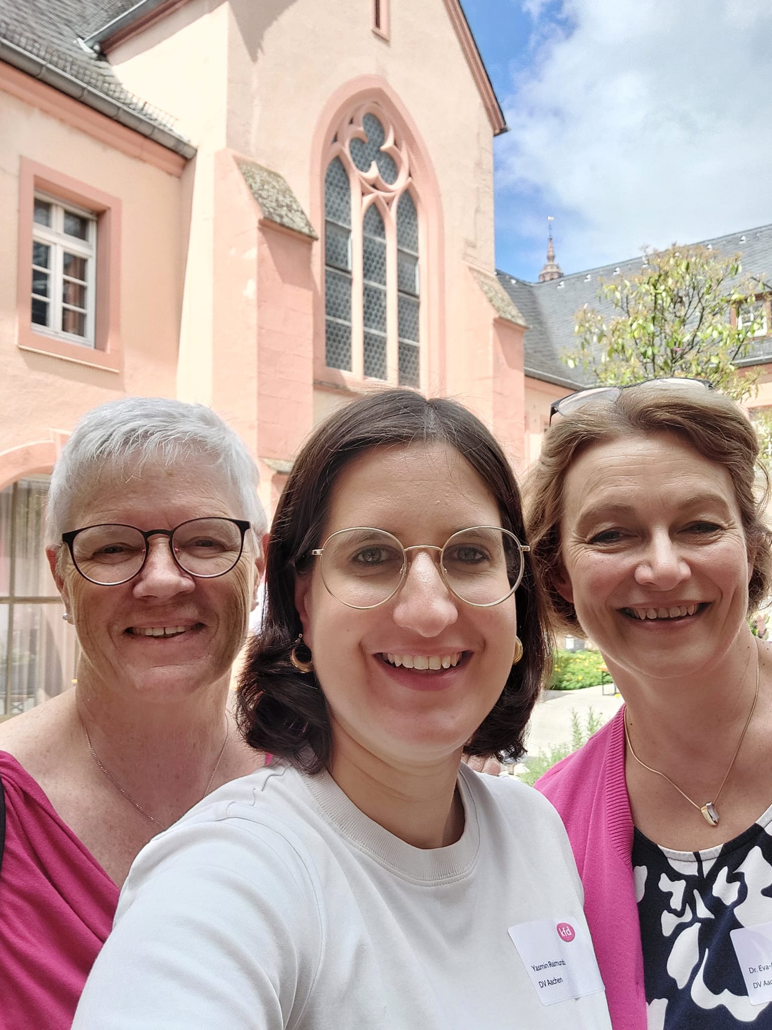 (v. l. n. r.) Gabriele Vogt, Yasmin Raimundo und Eva-Maria Hertkens